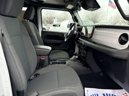 Used 2025 Jeep Wrangler Sport S image 21