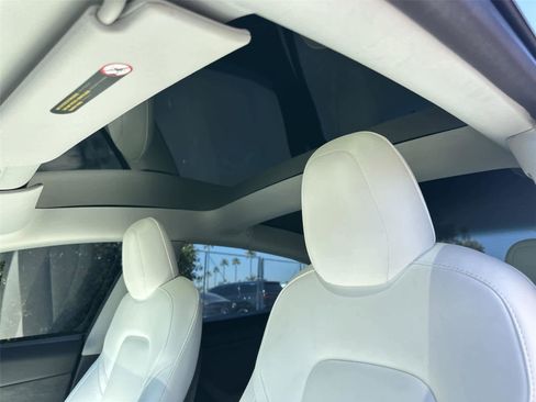 Used 2022 Tesla Model 3 Long Range image 32