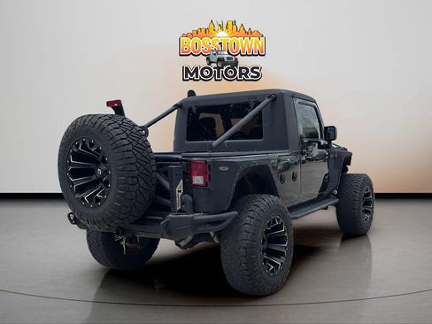 Used 2016 Jeep Wrangler Unlimited Sahara AWD/4WD image 9
