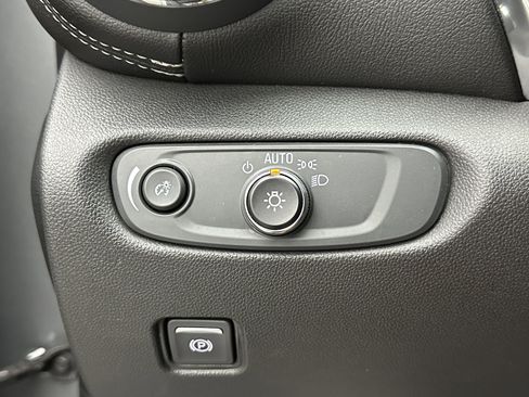 Used 2023 Chevrolet Blazer LT image 23