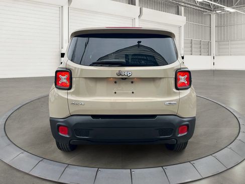 Used 2016 Jeep Renegade Latitude w/ Safety & Security Group image 4