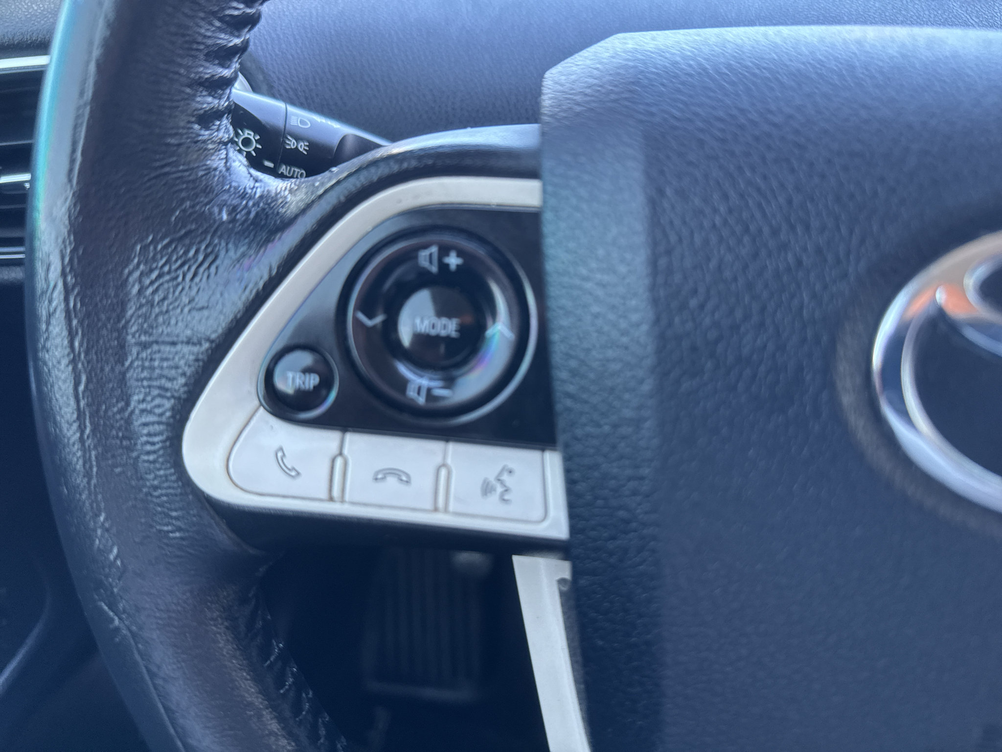 Used 2017 Toyota Prius Prime Premium FWD image 12