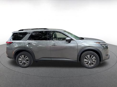 Used 2025 Nissan Pathfinder SV FWD image 14