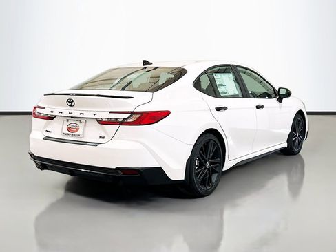 New 2026 Toyota Camry Hybrid FWD image 4