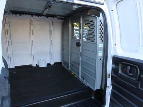 Used 2020 Chevrolet Express 2500 RWD image 13