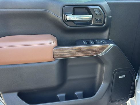 Used 2021 Chevrolet Silverado 1500 High Country w/ Technology Package image 15