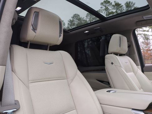 Used 2025 Cadillac Escalade Sport Platinum image 34