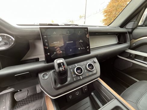 Used 2023 Land Rover Defender 110 X-Dynamic SE image 23