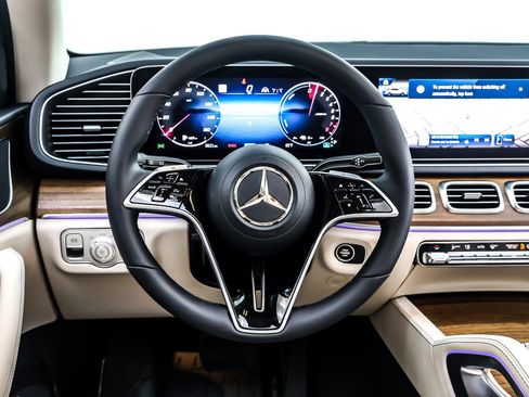 Used 2025 Mercedes-Benz GLE 450e 4MATIC image 18