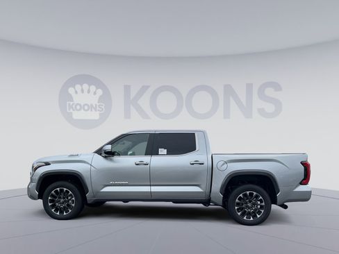 Used 2025 Toyota Tundra Limited AWD/4WD image 11