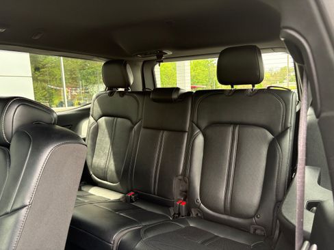 Certified 2024 Jeep Wagoneer Series II w/ Flexible Seating Group AWD/4WD image 13