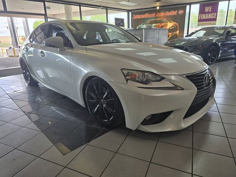 Used 2016 Lexus IS 200t image 3