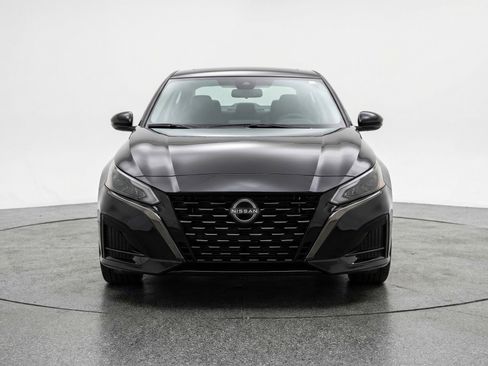 Used 2025 Nissan Altima 2.5 SR FWD image 2