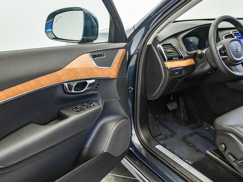 Certified 2025 Volvo XC90 B6 Ultra image 22
