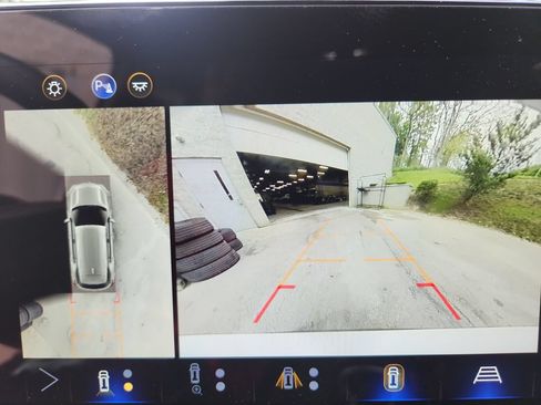 Used 2025 Chevrolet Equinox LT w/ Convenience Package II AWD/4WD image 19