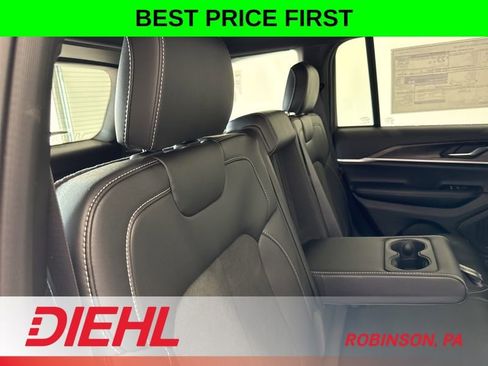 New 2026 Jeep Grand Cherokee Altitude AWD/4WD image 12