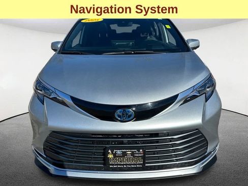 Used 2025 Toyota Sienna Platinum AWD/4WD image 4