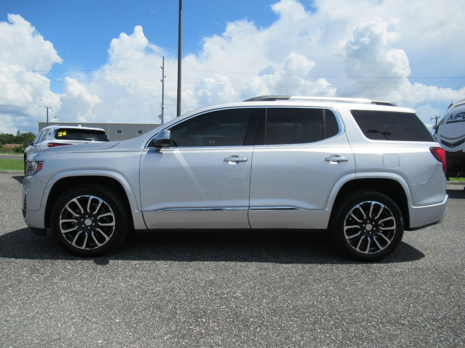 Used 2020 GMC Acadia Denali w/ Technology Package FWD image 4