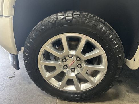 Used 2015 GMC Sierra 1500 Denali w/ Driver Alert Package AWD/4WD image 9