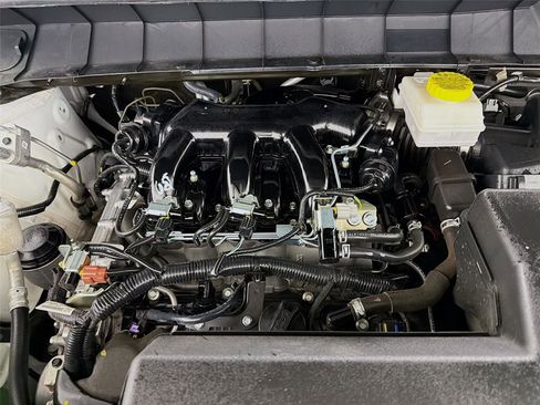 Used 2025 Nissan Pathfinder SL AWD/4WD image 30