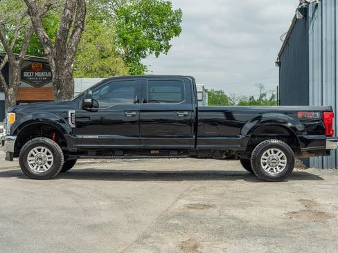Used 2017 Ford F250 XLT w/ XLT Value Package image 3