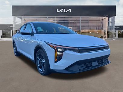 New 2025 Kia K4 LXS