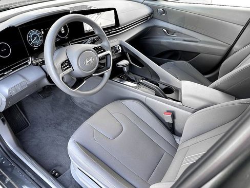 Used 2024 Hyundai Elantra SEL image 13