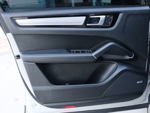 Used 2022 Porsche Cayenne Platinum Edition image 45