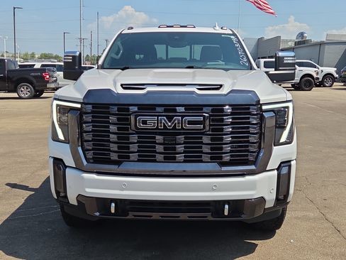 Used 2024 GMC Sierra 2500 Denali Ultimate AWD/4WD image 8