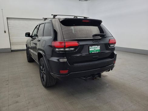 Used 2017 Jeep Grand Cherokee Altitude AWD/4WD image 6