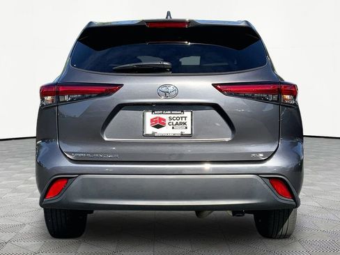Used 2023 Toyota Highlander XLE image 6