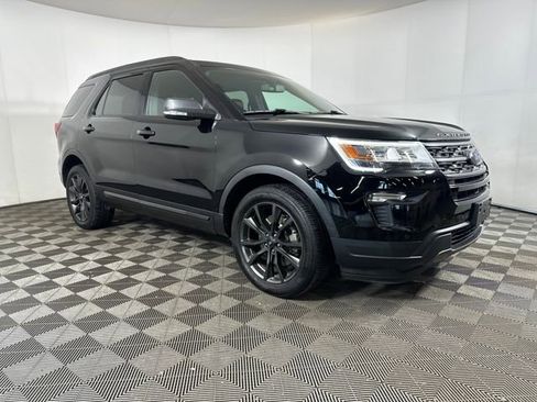 Used 2018 Ford Explorer XLT w/ Equipment Group 202A image 2