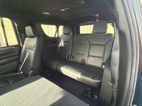 Used 2021 GMC Yukon XL SLT image 11