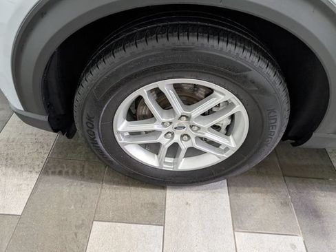 Used 2025 Ford Explorer Active AWD/4WD image 7
