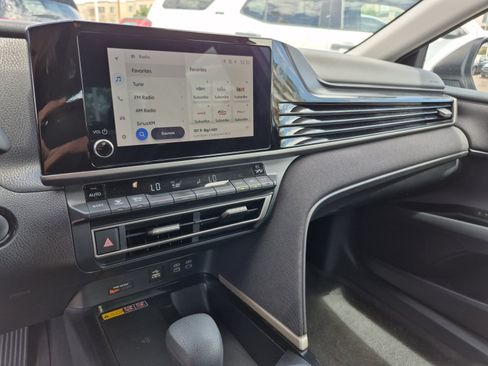 Used 2025 Toyota Camry LE FWD image 11