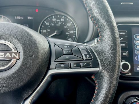 Used 2023 Nissan Kicks SR w/ SR Premium Package FWD image 27