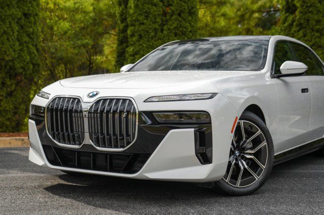Used 2024 BMW i7 xDrive60 AWD/4WD image 2
