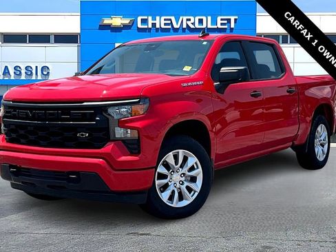 Used 2024 Chevrolet Silverado 1500 Custom image 3