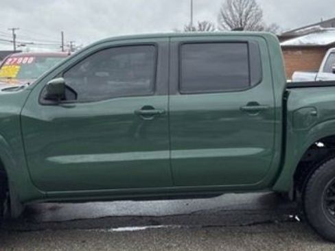 Used 2022 Nissan Frontier SV w/ Technology Package image 2