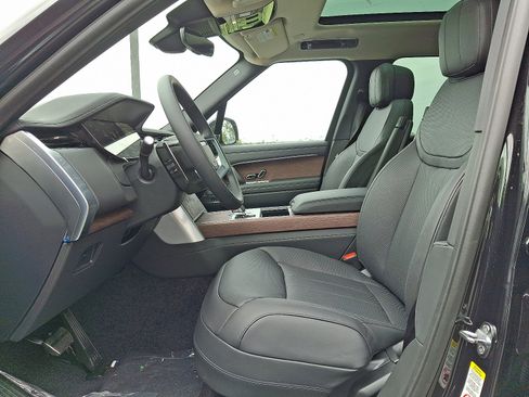 New 2025 Land Rover Range Rover SE image 11