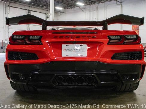 Used 2023 Chevrolet Corvette Z06 w/ Z07 Performance Package RWD image 7