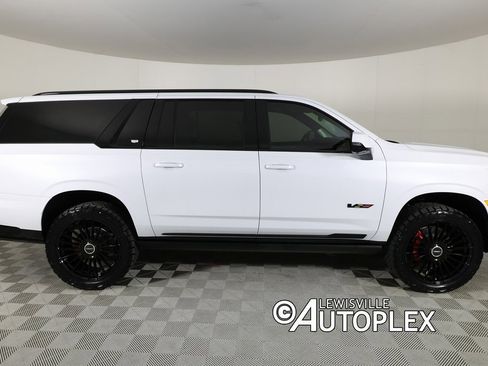 Used 2026 Cadillac Escalade ESV V image 4