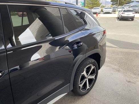 Used 2025 Volkswagen Tiguan SE w/ Panoramic Sunroof Package image 46