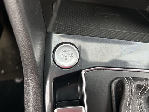 Used 2021 Volkswagen Tiguan SE image 16