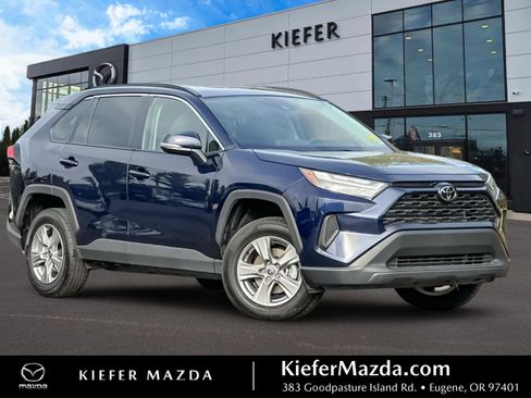 Used 2025 Toyota RAV4 XLE AWD/4WD image 1