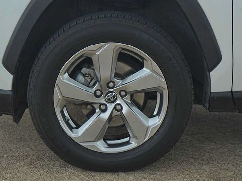 Used 2019 Toyota RAV4 Limited AWD/4WD image 7