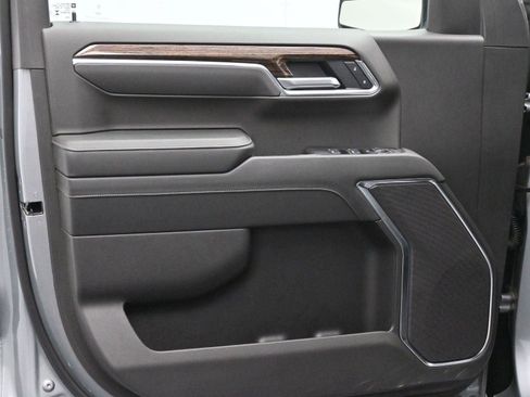 Used 2025 GMC Sierra 1500 Elevation image 9