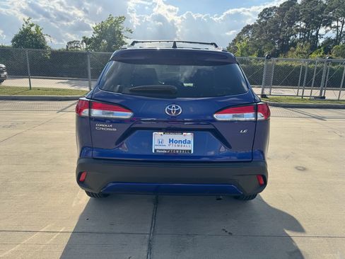 Used 2025 Toyota Corolla Cross LE w/ Moonroof Package image 7