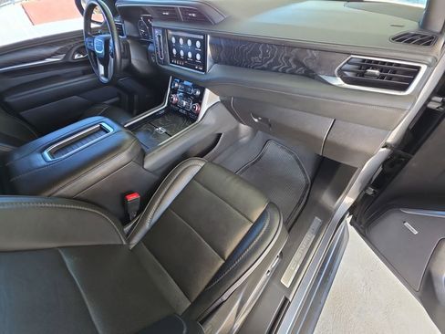 Used 2021 GMC Yukon Denali image 30