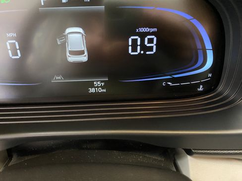 Used 2024 Hyundai Venue SEL image 35